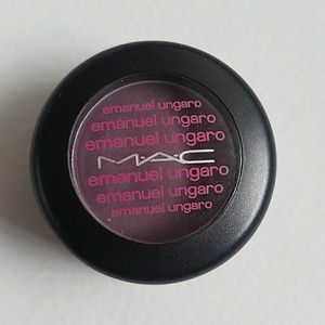 Emanuel Ungaro MAC shadow in Lilac Touch